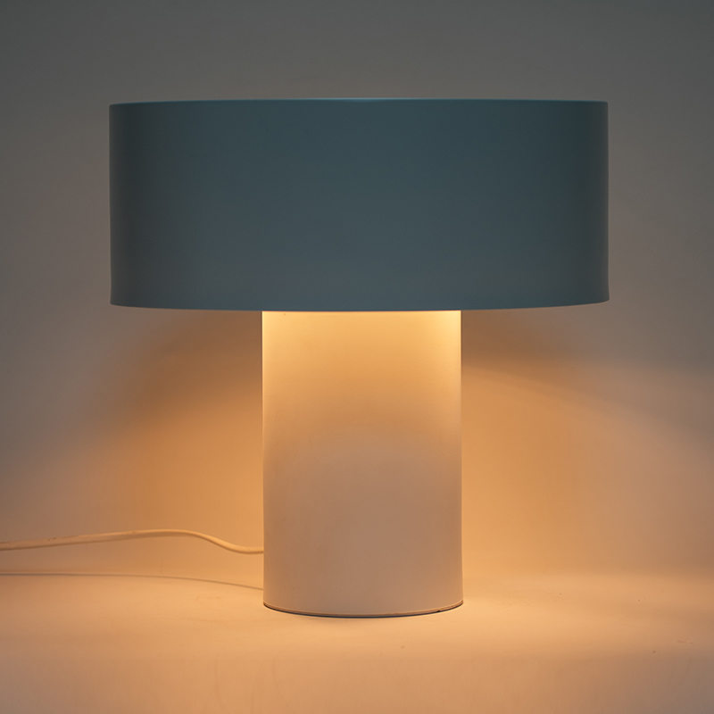 Dekoracyjna lampa stołowa atmosfery