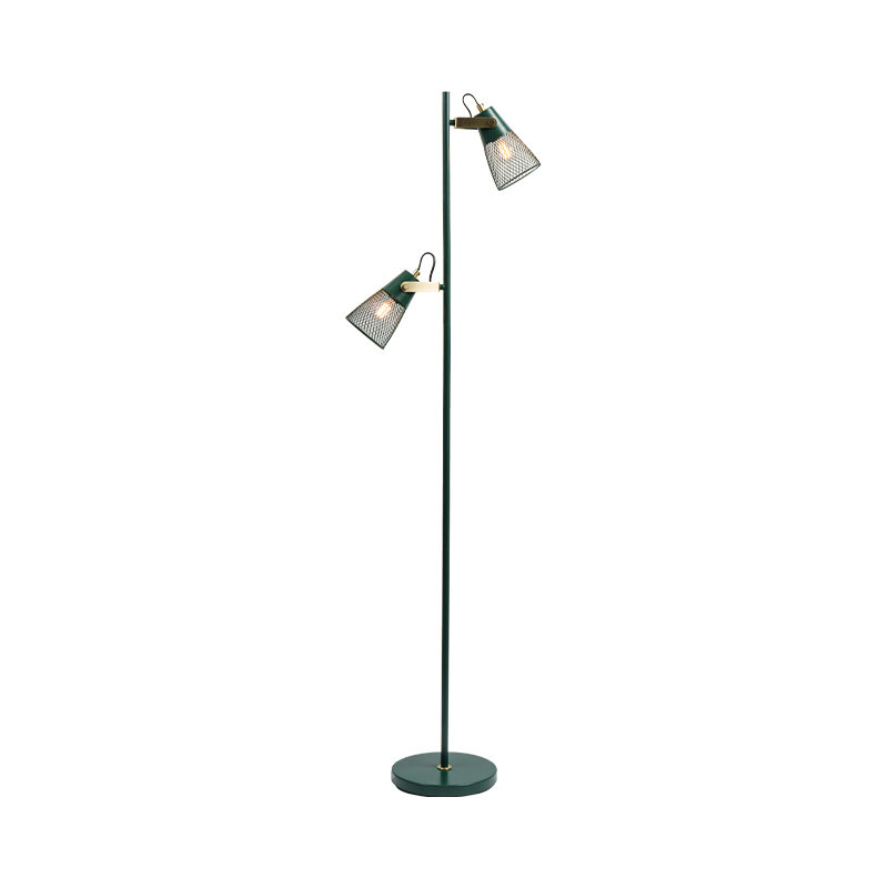 Metalowa lampa podłogowa w stylu przemysłowym