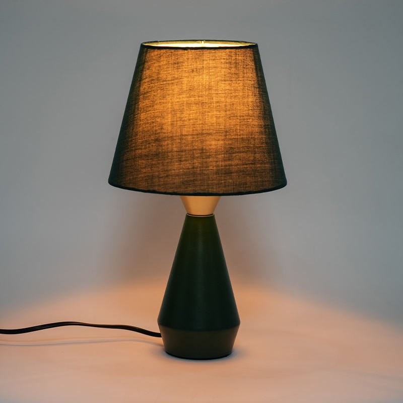 Retro europejska metalowa lampa nocna