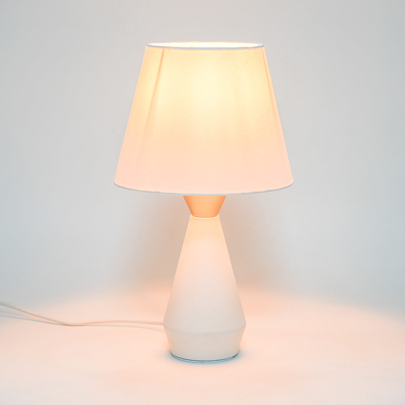 Retro europejska metalowa lampa nocna
