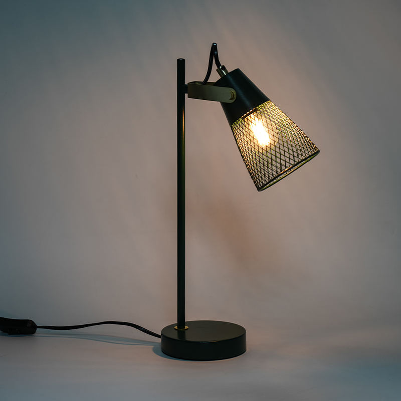 Hotelowa metalowa lampa stołowa