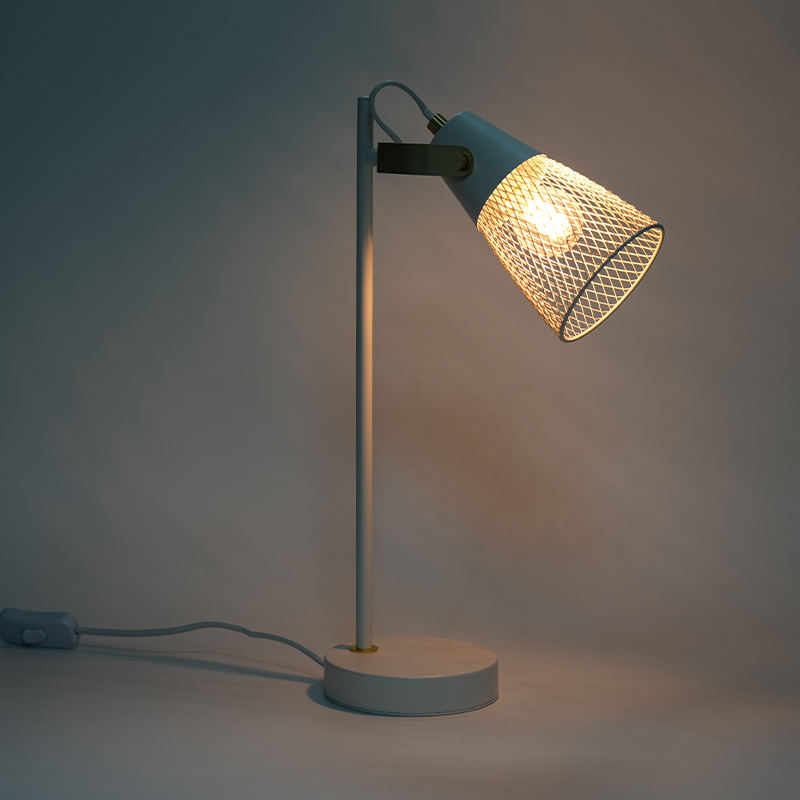 Hotelowa metalowa lampa stołowa