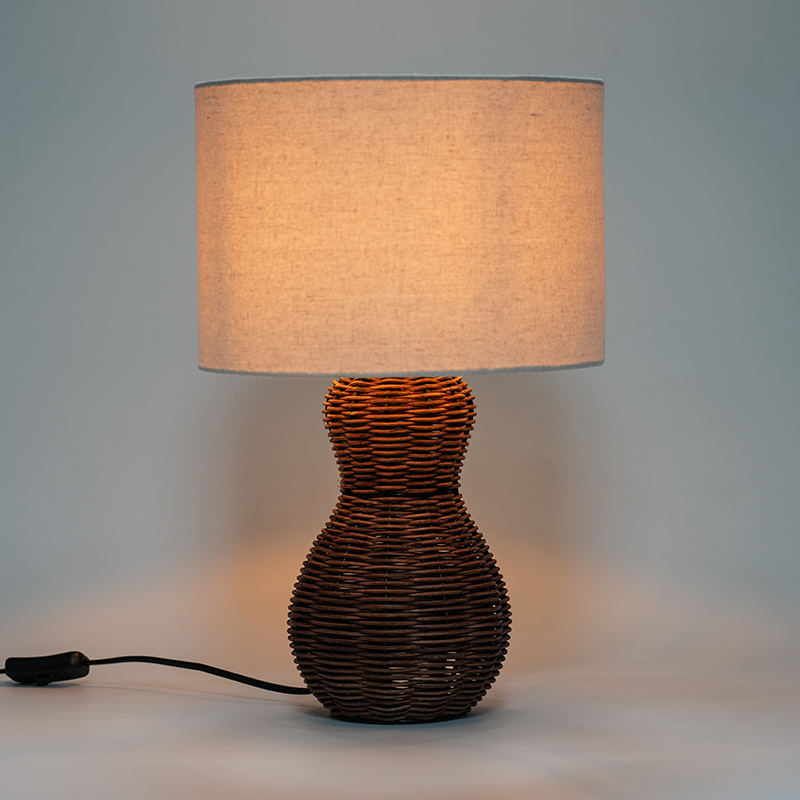 Ręcznie robiona lampa stołowa Rattan Art