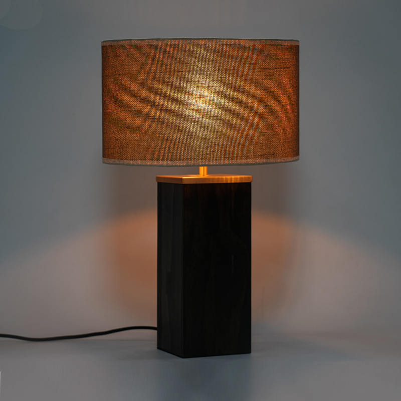 Artystyczna drewniana lampa stołowa