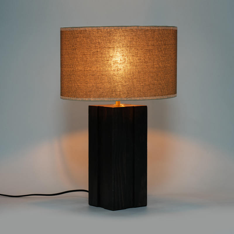 Artystyczna drewniana lampa stołowa