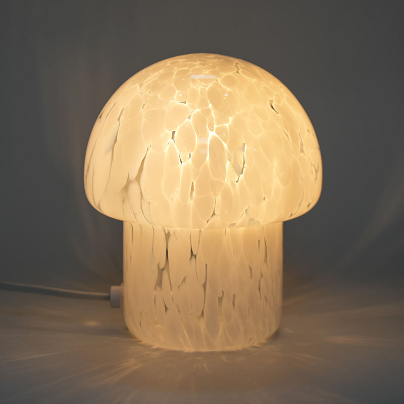 Lampa stołowa z grzybami plamistą